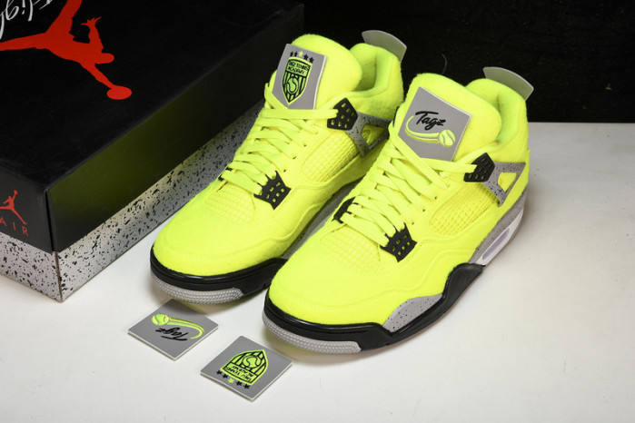 AIR JORDAN 4 RETRO SP  DV6773-700