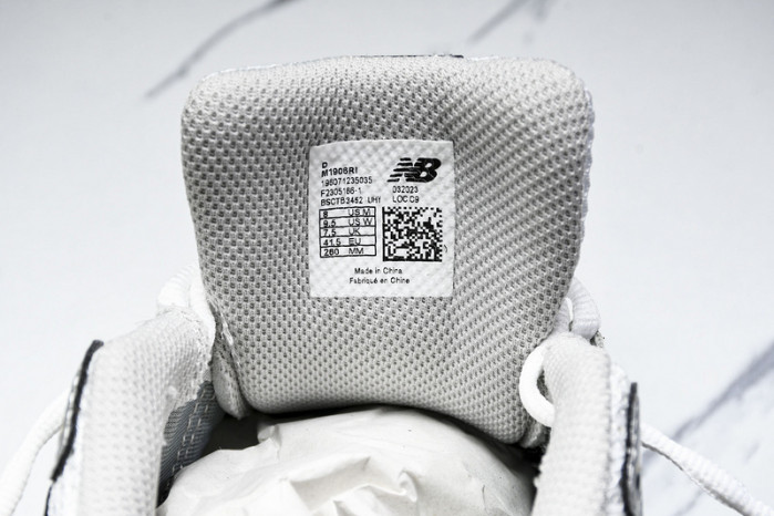 new Ba1an*e 1906r white rain cloud silver metallic m1906ri