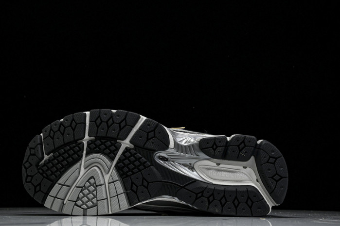 new Ba1an*e 1906r white rain cloud silver metallic m1906ri