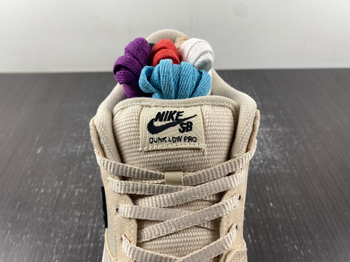 Albino & Preto x Nike Dunk SB Low  FD2627-200
