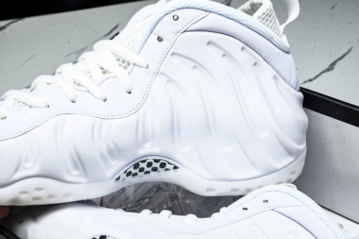 Nike Air Foamposite One “Triple White” HJ5195 100