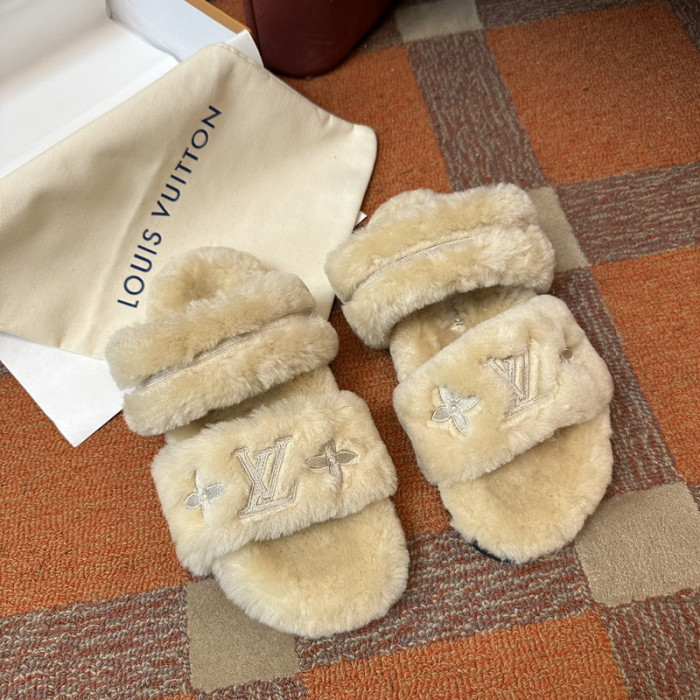 LV SLIPPERS