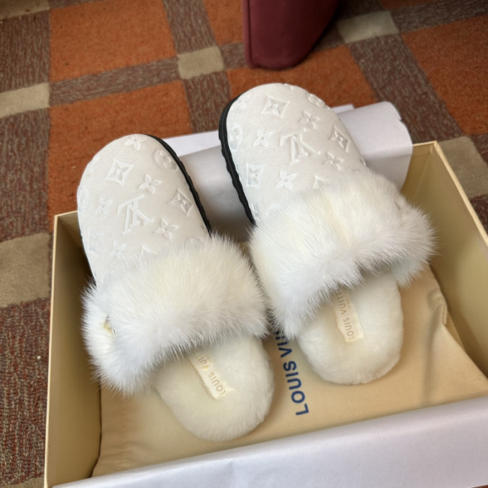 LV SLIPPERS