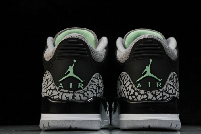 Air Jordan 3 “Green Glow” CT8532-031