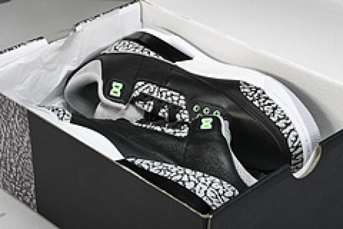 Air Jordan 3 “Green Glow” CT8532-031