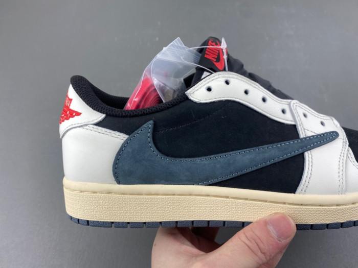 Travis Scott x Air Jordan 1 DZ4137-700