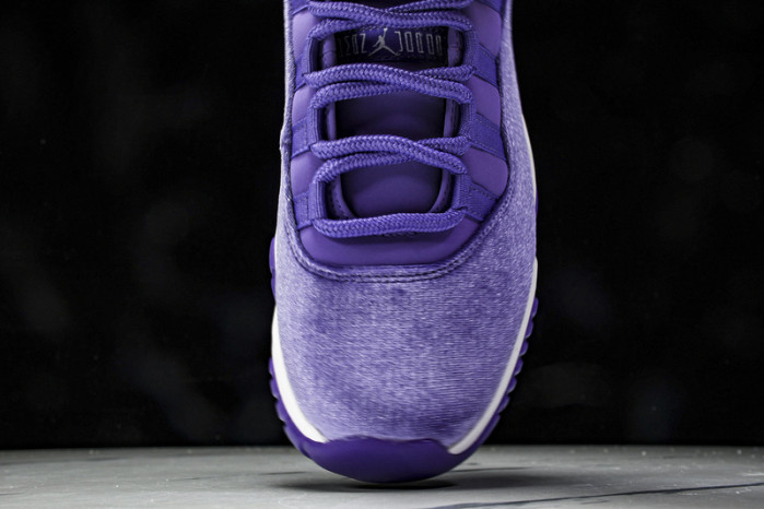 Air Jordan 11  CT8012-555