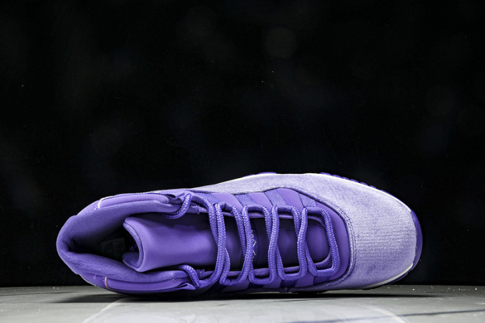 Air Jordan 11  CT8012-555