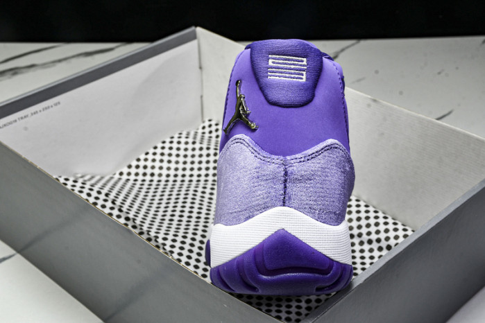 Air Jordan 11  CT8012-555
