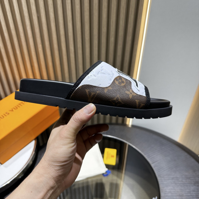 LV SLIPPERS
