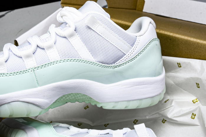 Air Jordan 11 Low “Igloo  AH7860-103