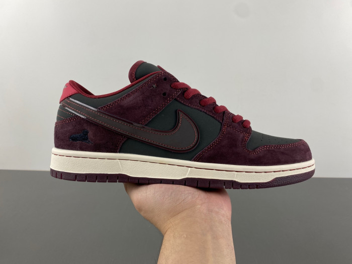 Riot Skateshop x Nike SB Dunk Low  FZ1289-200