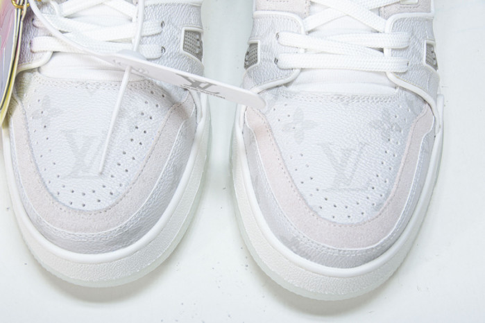LV SNEAKER LOW YEE-011
