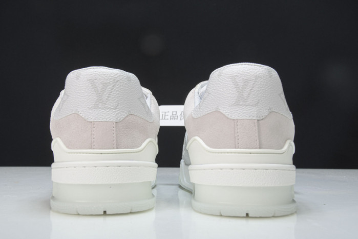 LV SNEAKER LOW YEE-011