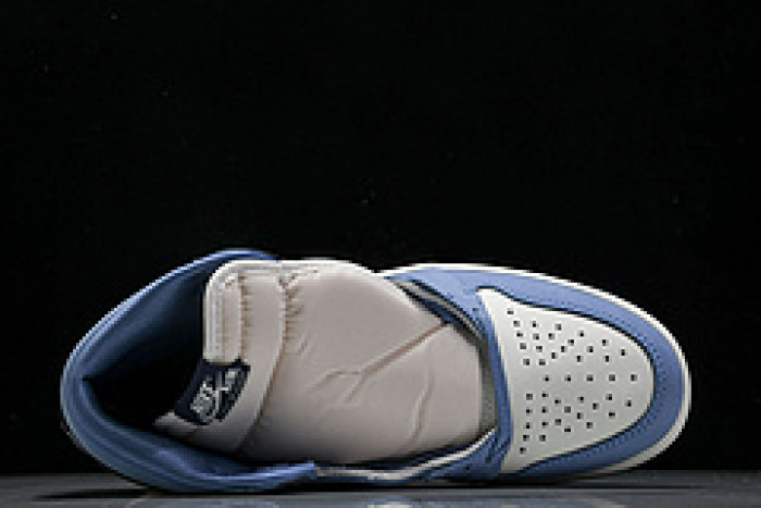 Air Jordan 1 High OG“First in Flight”  FD2596-400