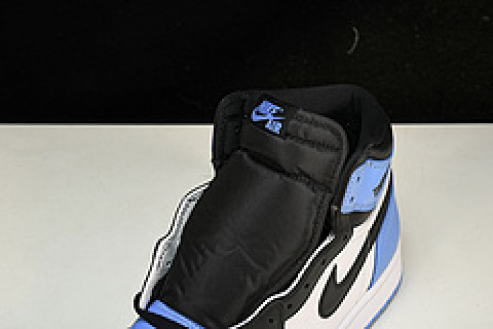 Air Jordan 1 High OG“University Blue” DZ5485-400