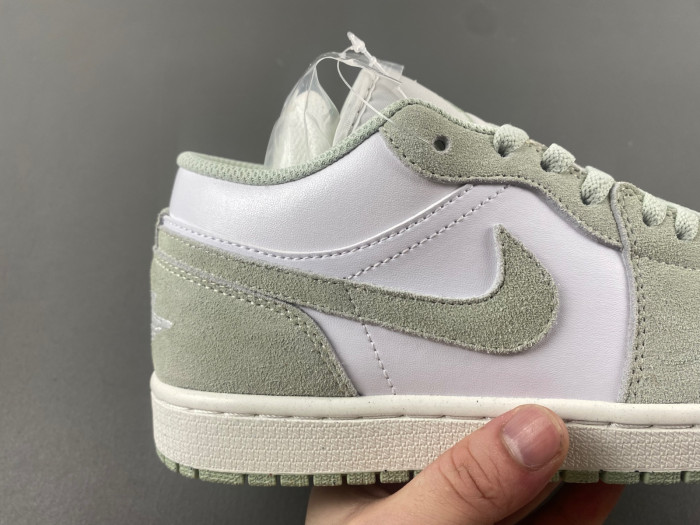 Air Jordan 1 Low “Light Green”  FN5214-131
