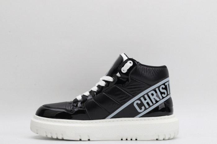 D10R B27 High Top Sneaker