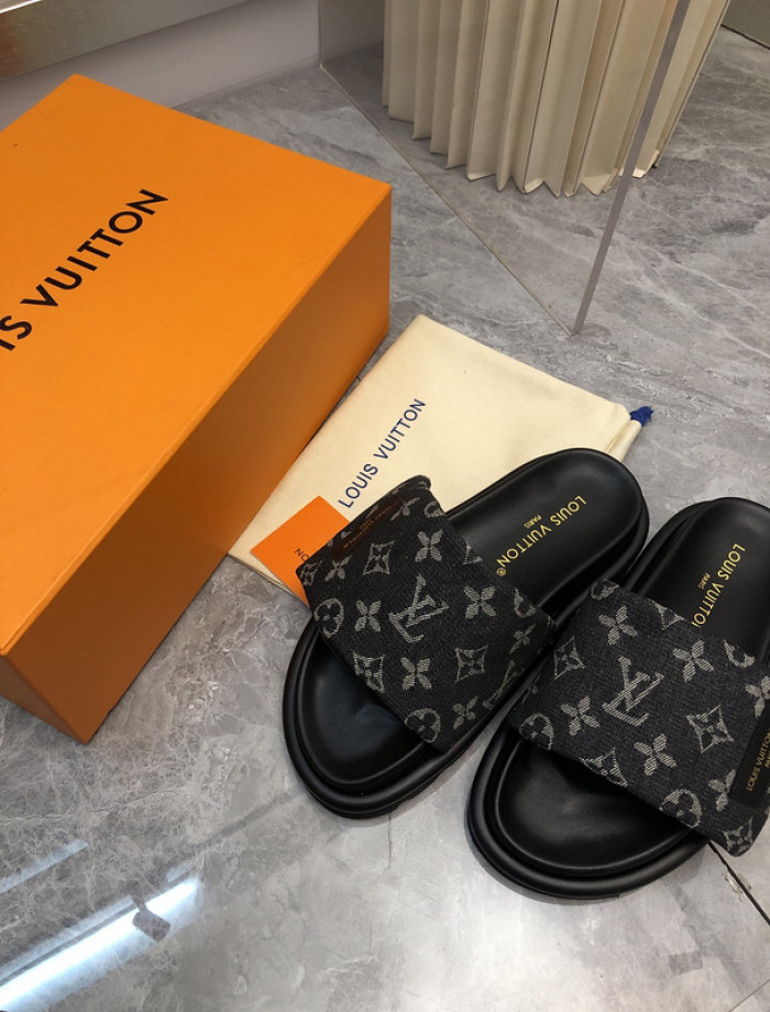LV SLIPPERS