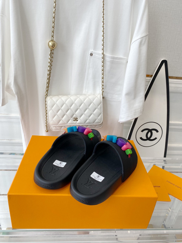 LV SLIPPERS