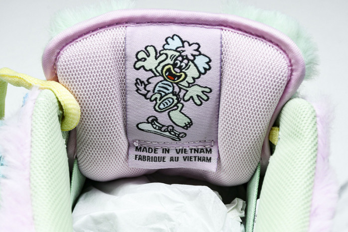 Verdy x Nike SB Dunk Low “Visty”  FN6040-400