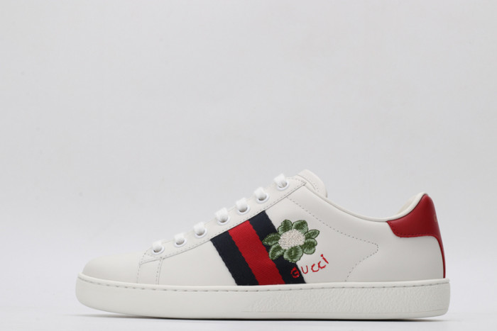 Gv*c ace embroidered low-top sneaker