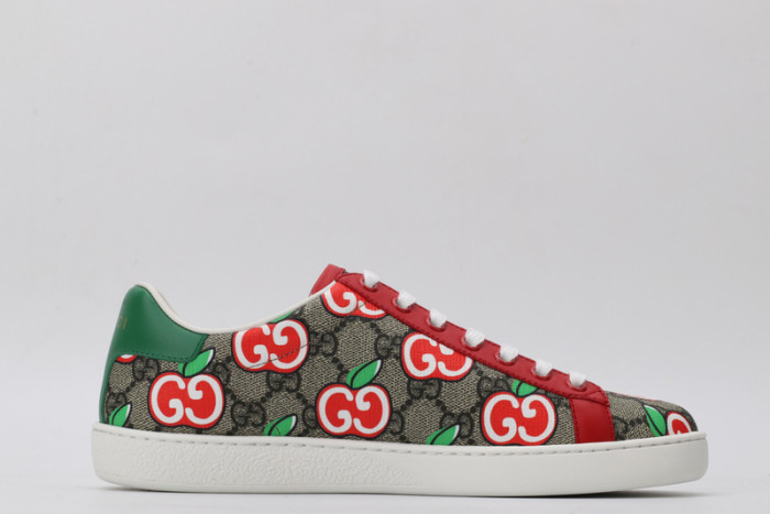 Gv*c ace embroidered low-top sneaker