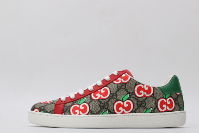 Gv*c ace embroidered low-top sneaker