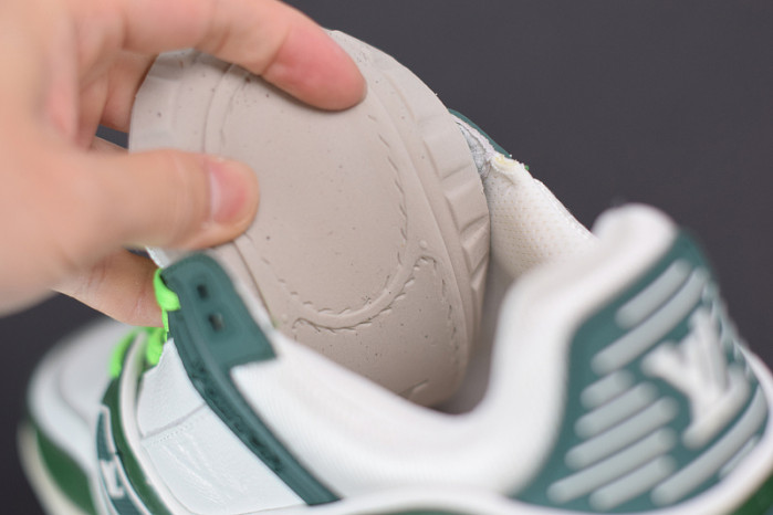 LV SNEAKER LOW YEE-001